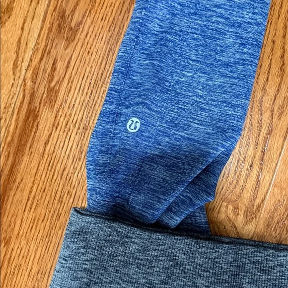 2 pairs of Lululemon leggings size 8 - Picture 4 of 8